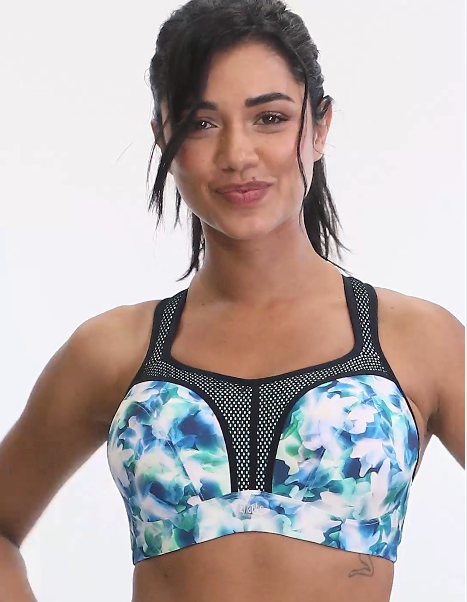 Load video: Power Convertible Underwire Sports Bra