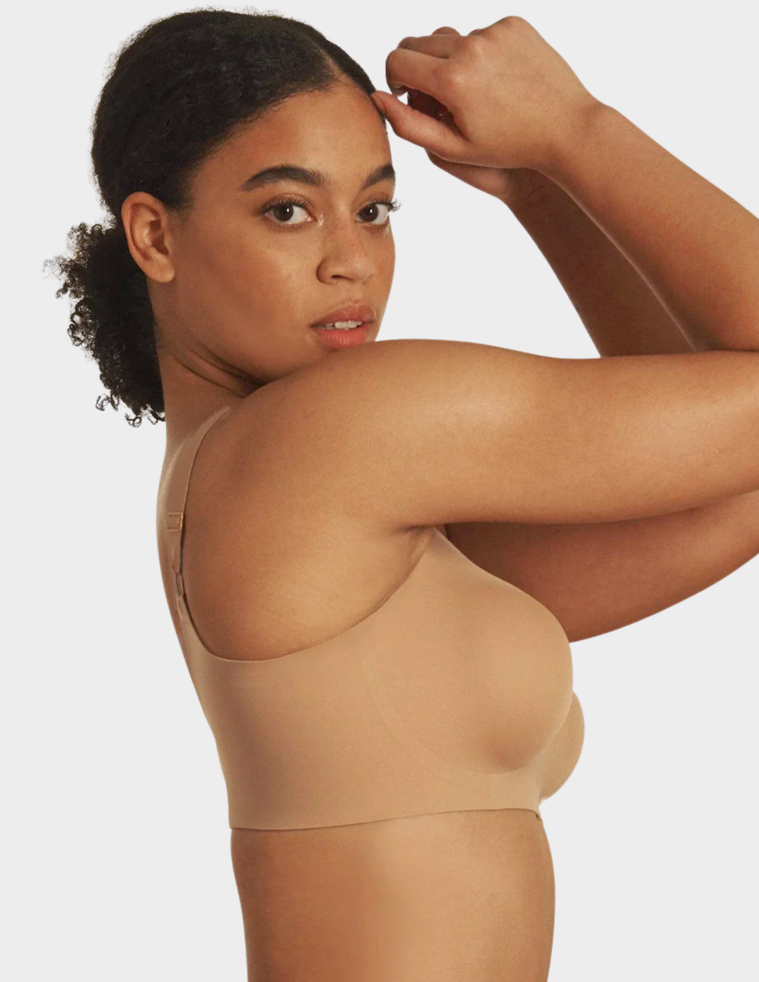 Side view of a model wearing Evelyn & Bobbie Beyond bra in Mica