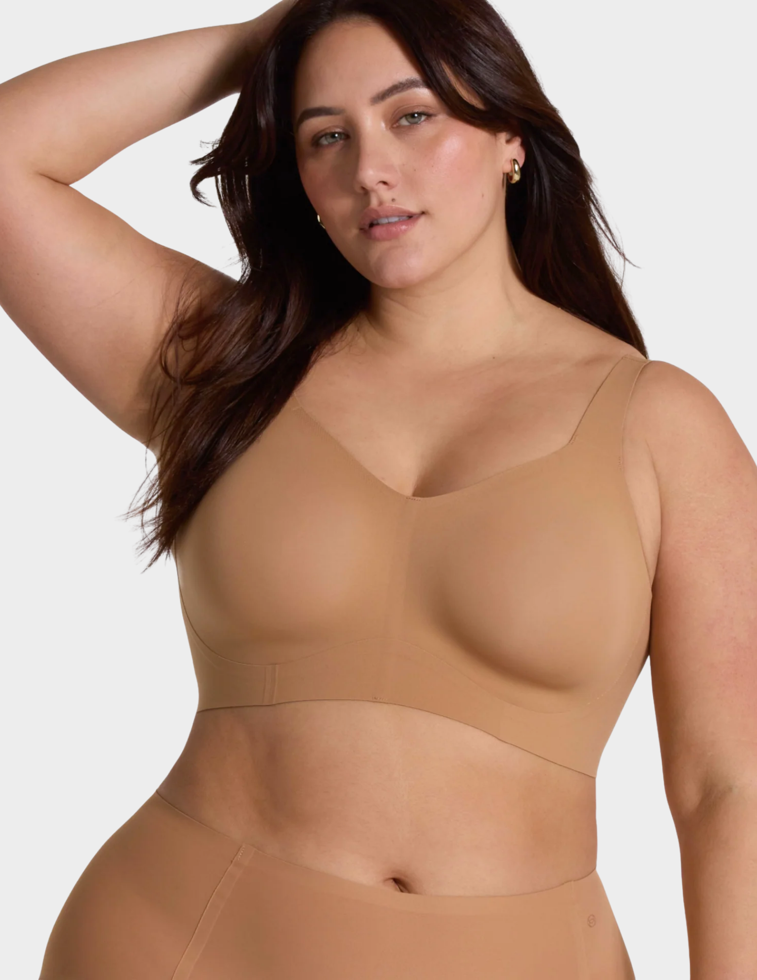 Front view of a model wearing Evelyn & Bobbie Beyond bra in Mica