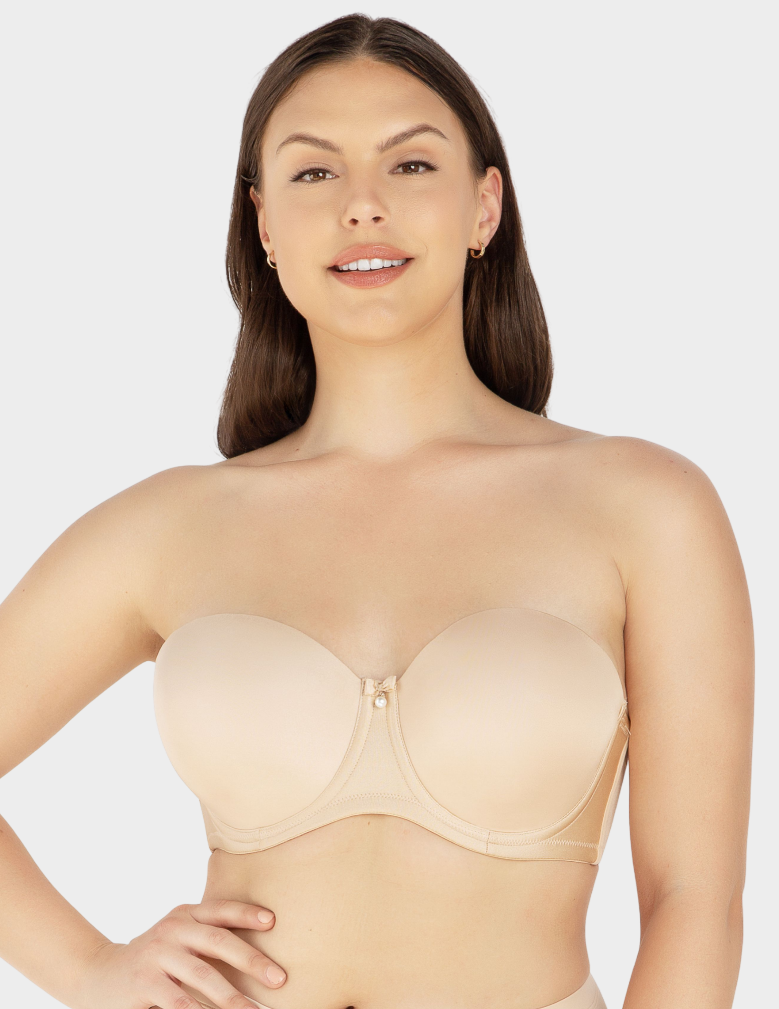 Front view of a model wearing Parfait Elise strapless bra in Bare