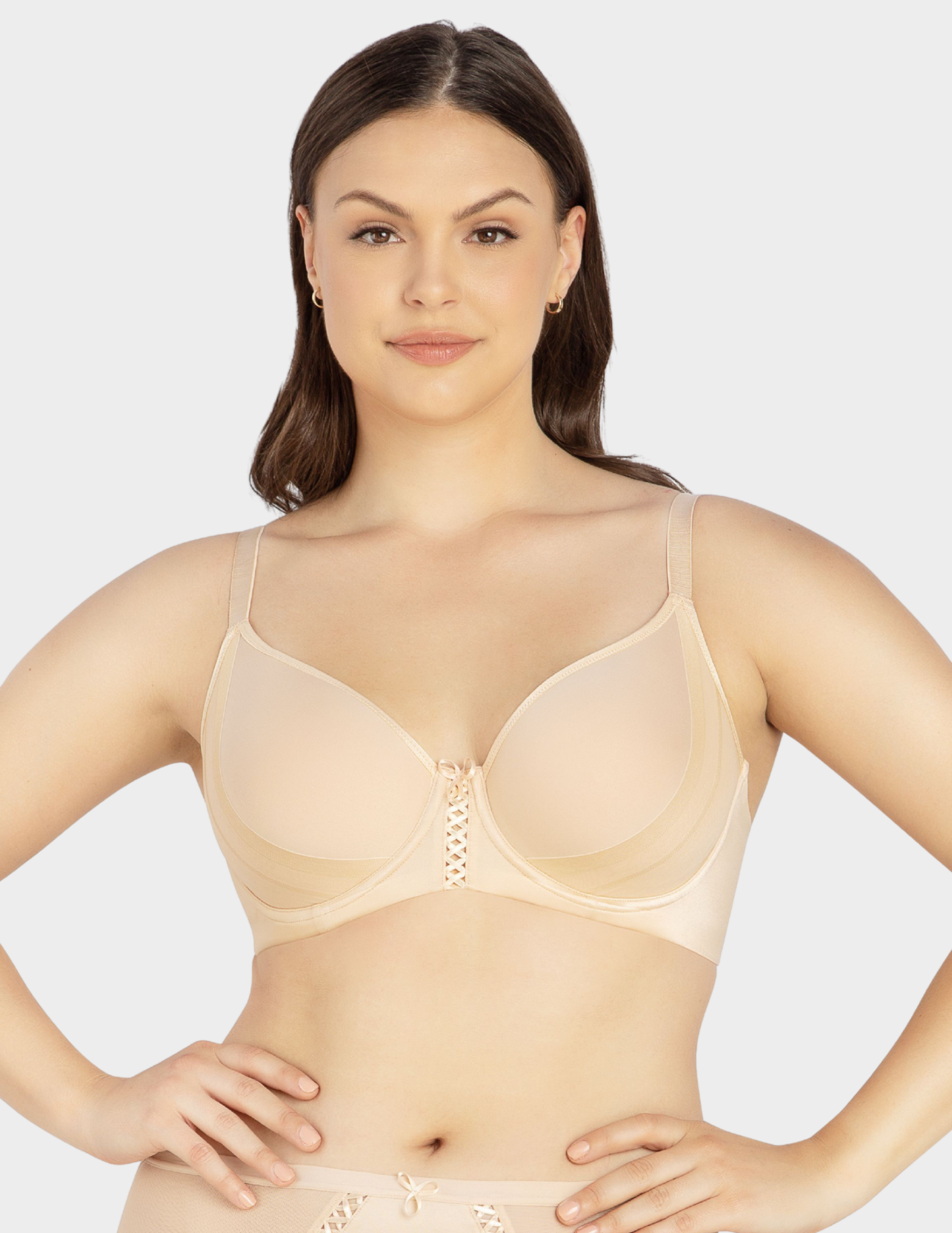 Front view of a model wearing Parfait Shea t shirt bra in bare