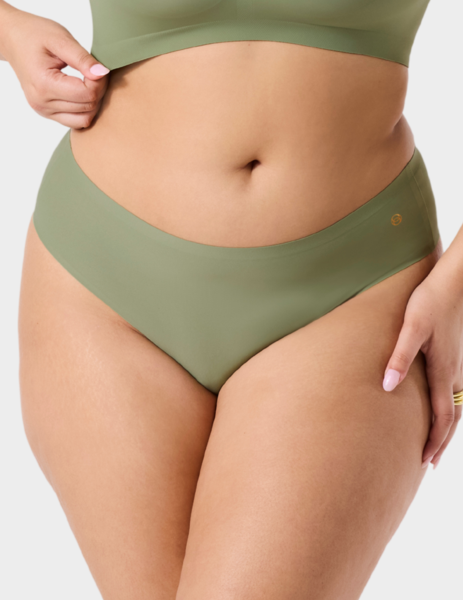 Front view of a model wearing Evelyn & Bobbie Seamless Thong in Matcha