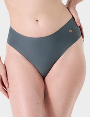 Front view of a model wearing Evelyn & Bobbie Seamless Thong in Slate Grey