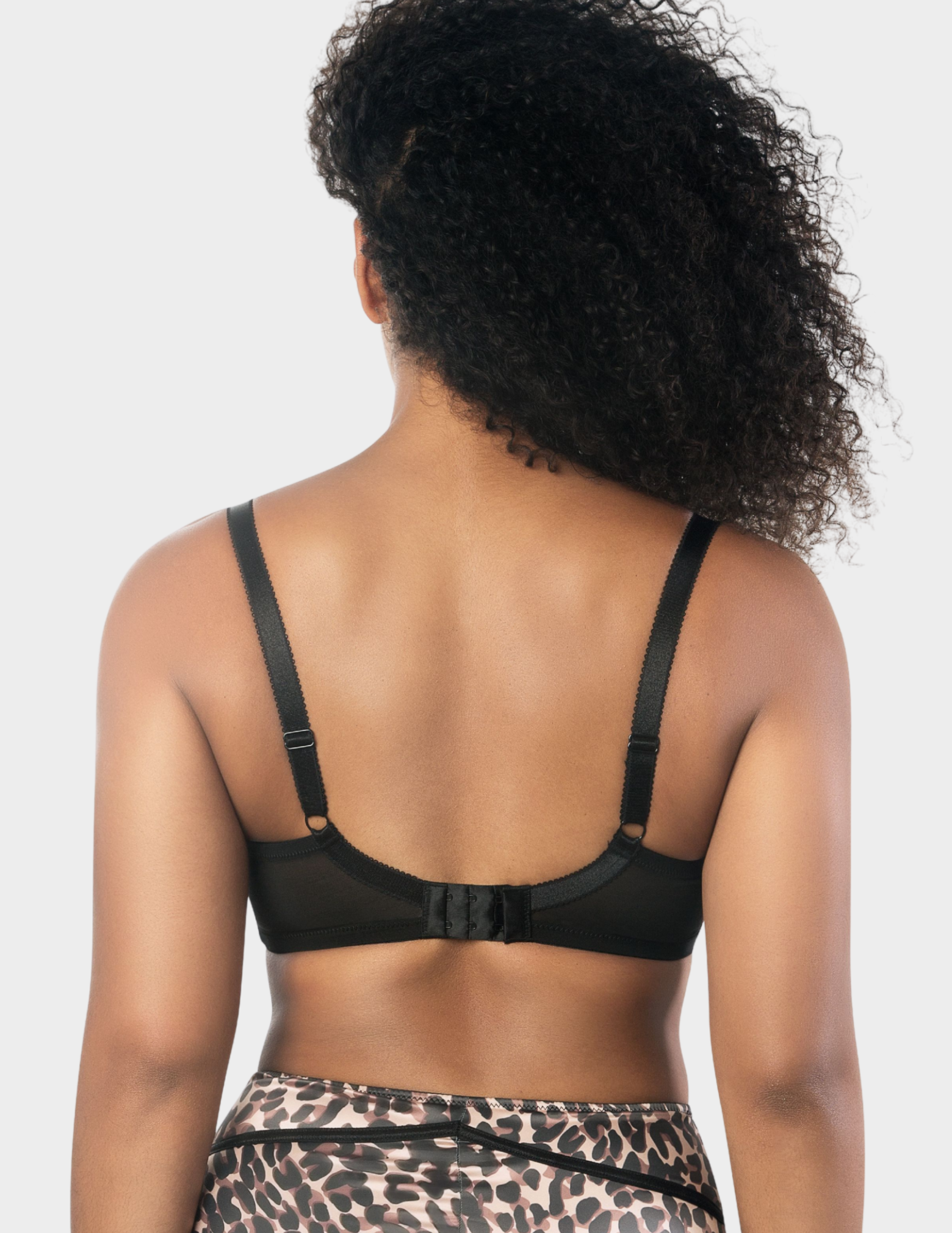 Back view of a model wearing Parfait Charlotte bra in Leopard Brown
