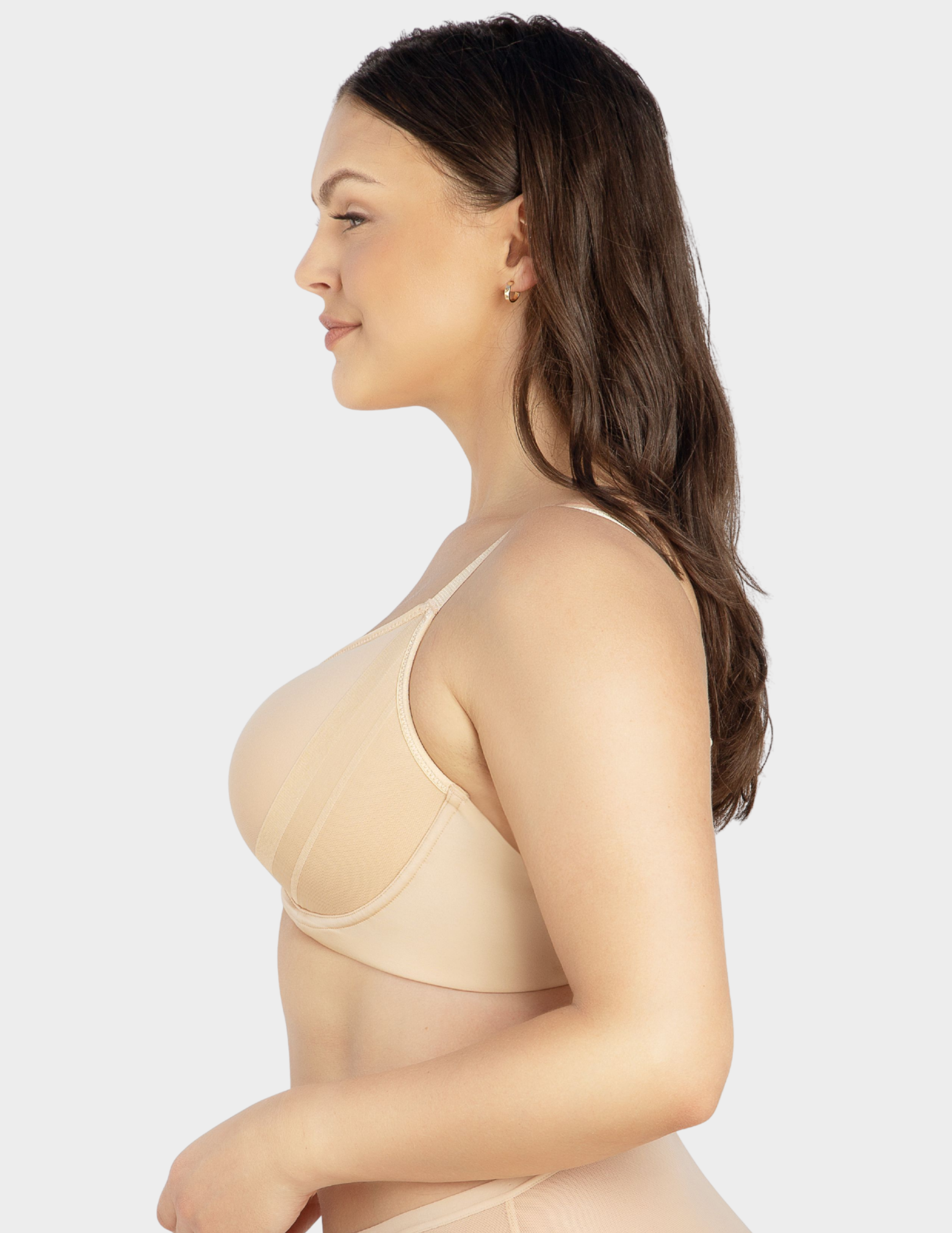 Side view of a model wearing Parfait Shea t shirt bra in bare