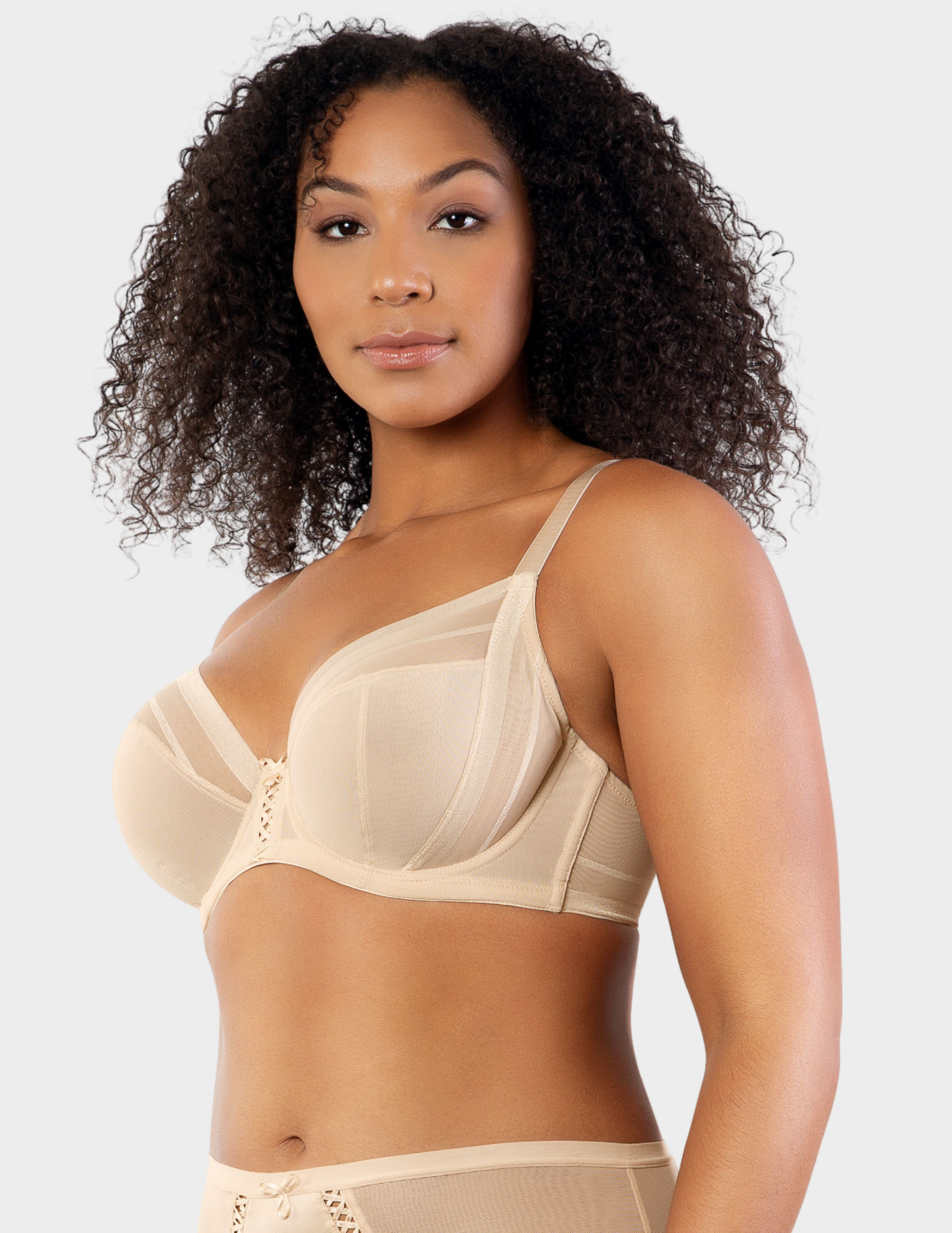 Side view of a model wearing Parfait Shea plunge bra in bare