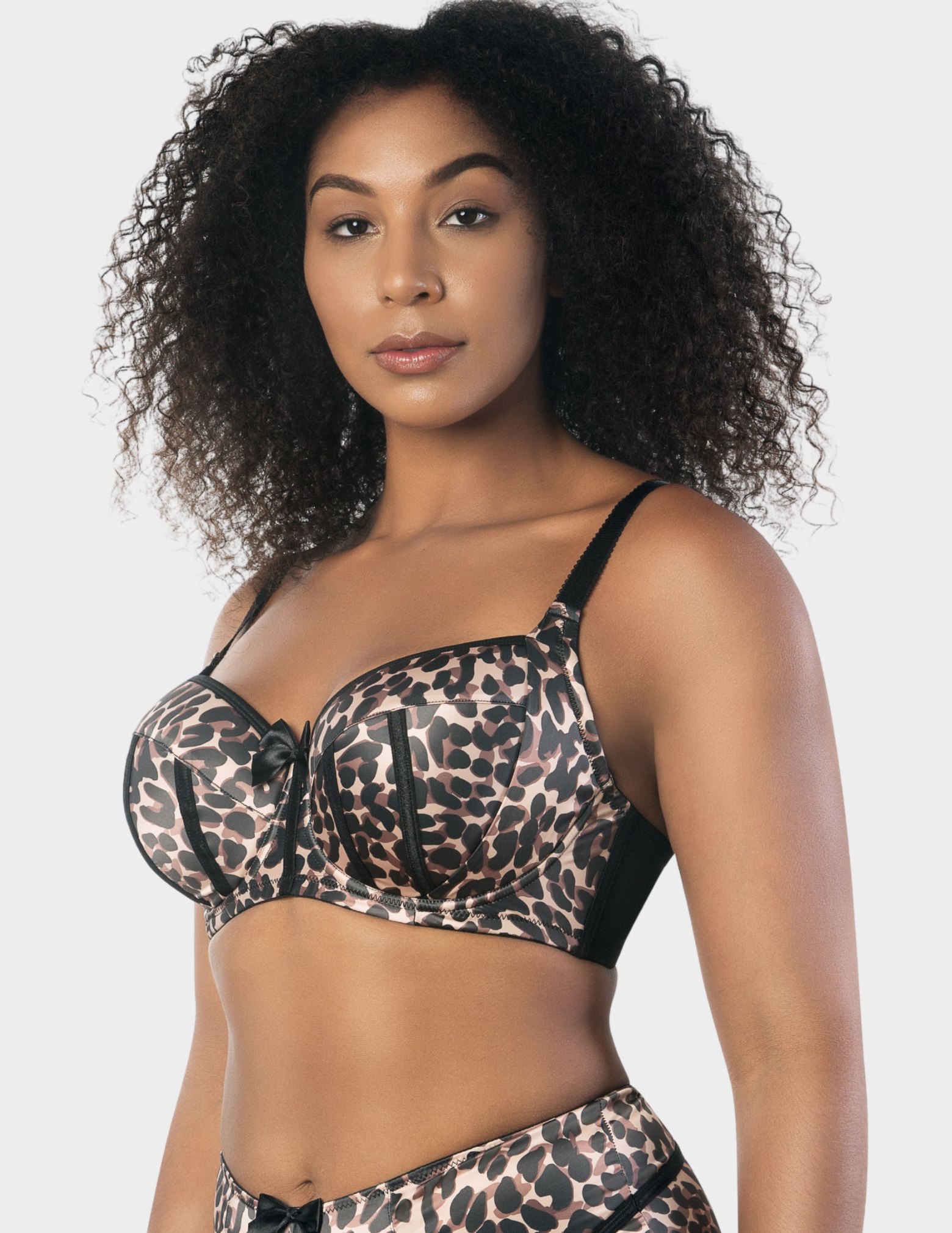 Side view of a model wearing Parfait Charlotte bra in Leopard Brown