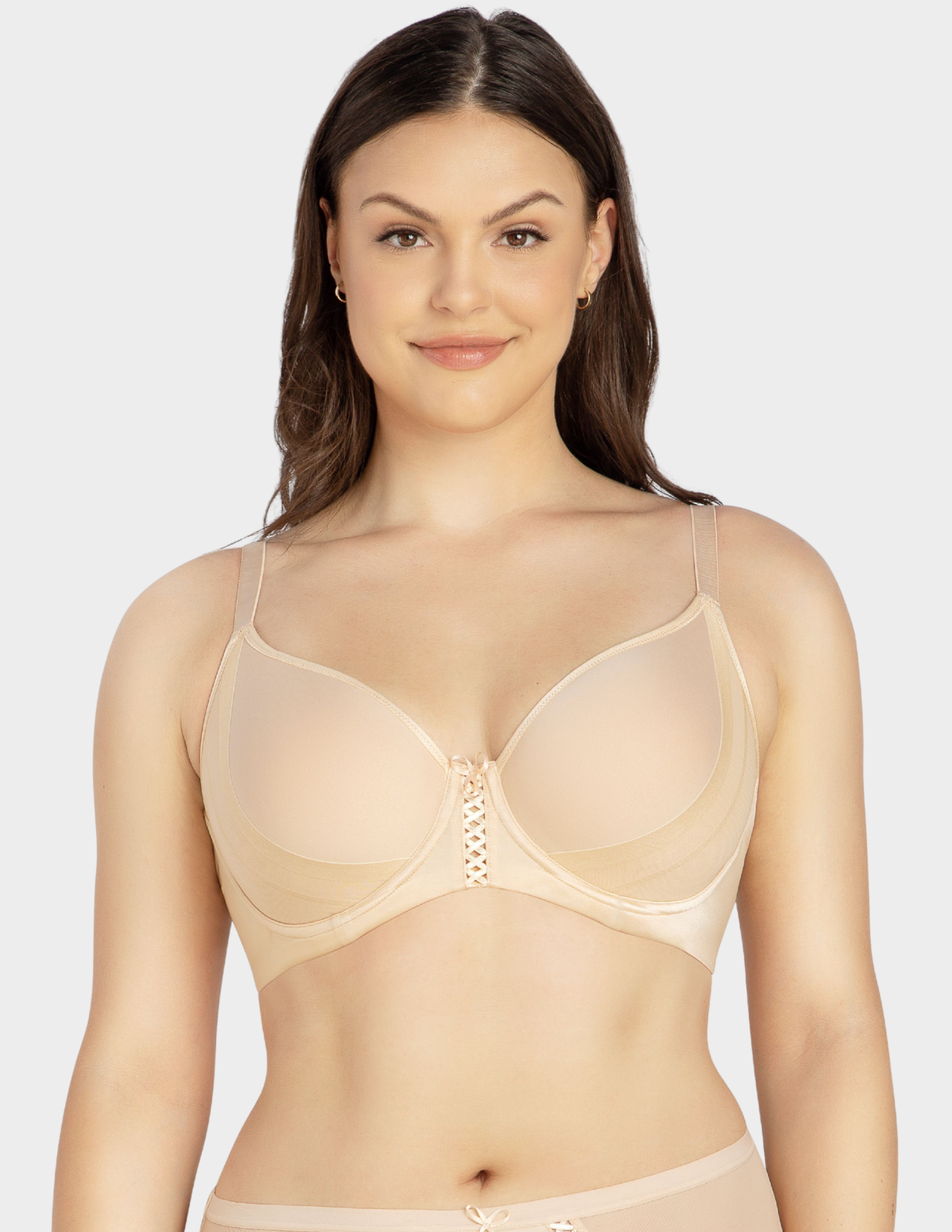 Front view of a model wearing Parfait Shea t shirt bra in bare