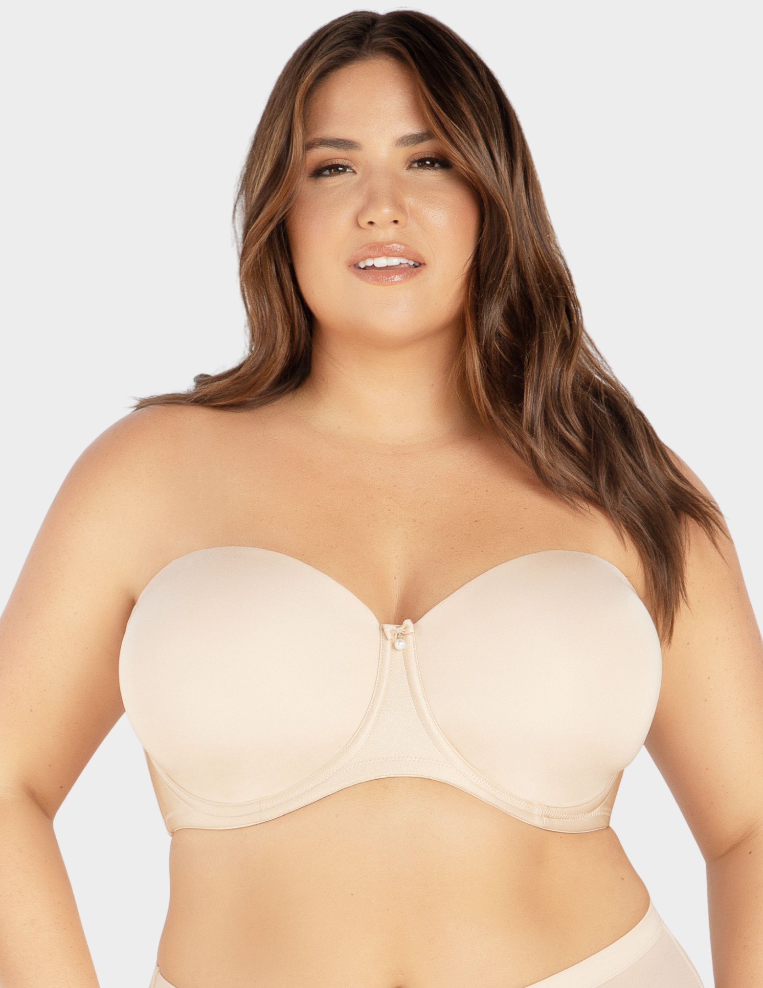 Front view of a model wearing Parfait Elise strapless bra in Bare