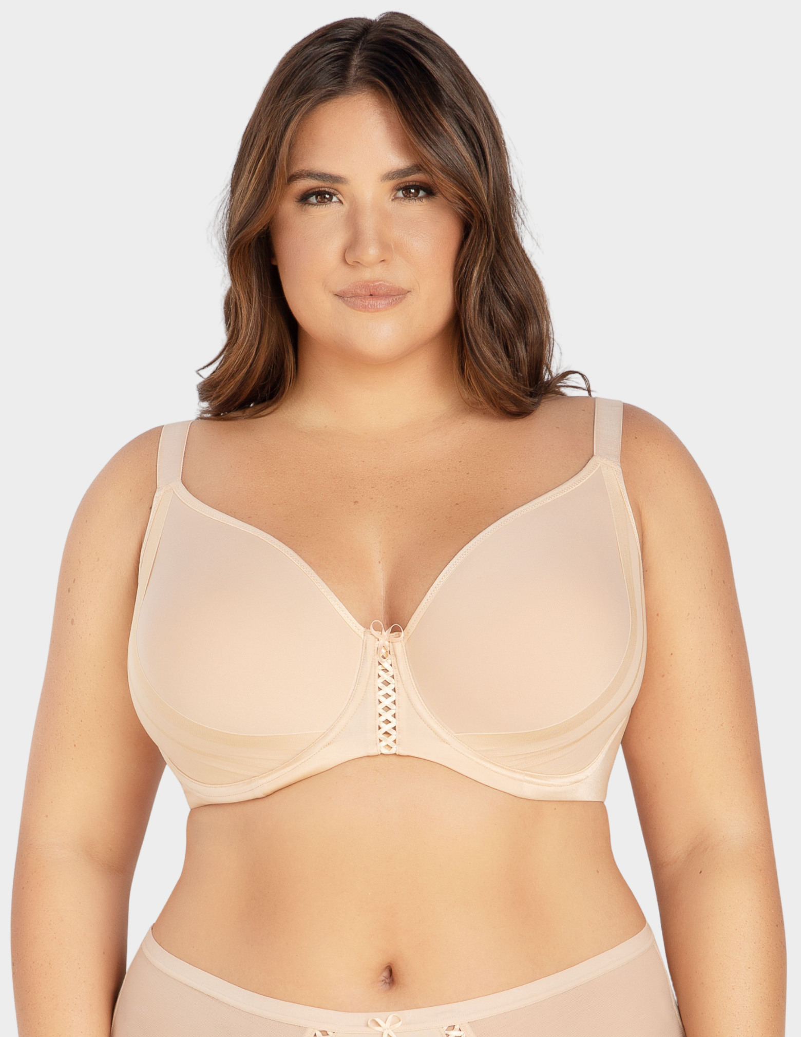 Front view of a model wearing Parfait Shea t shirt bra in bare