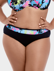 Front view of a model wearing Elomi Malibu Days swim brief