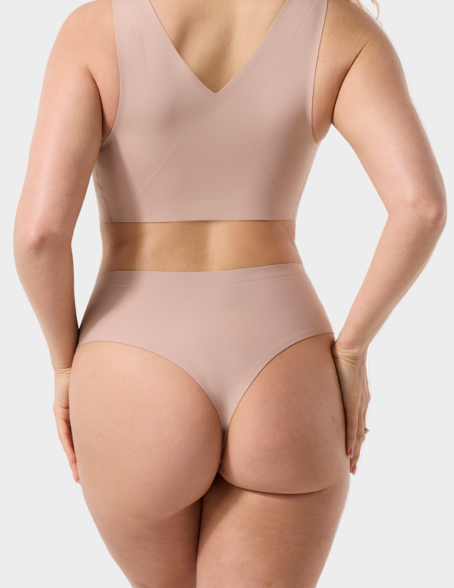 Seamless High-Waisted Thong