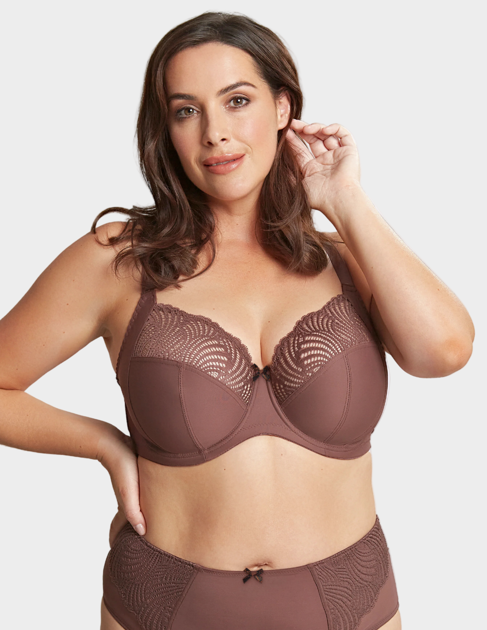 Front view of model wearing Ariana in Warm Chestnut