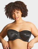 Front view of model wearing dana bra in black without straps