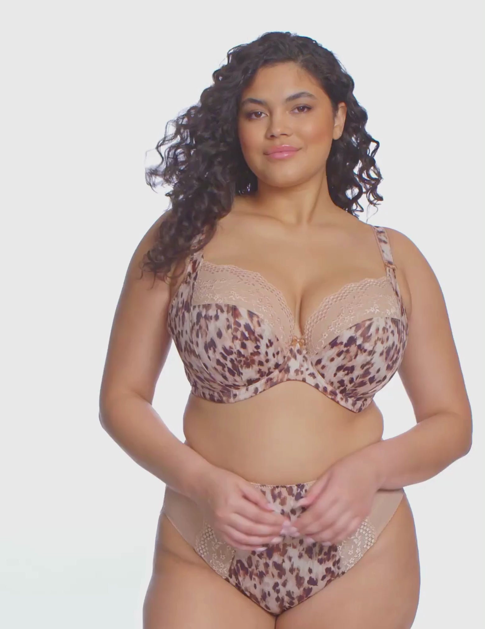 Load video: Lucie UW Stretch Plunge Bra