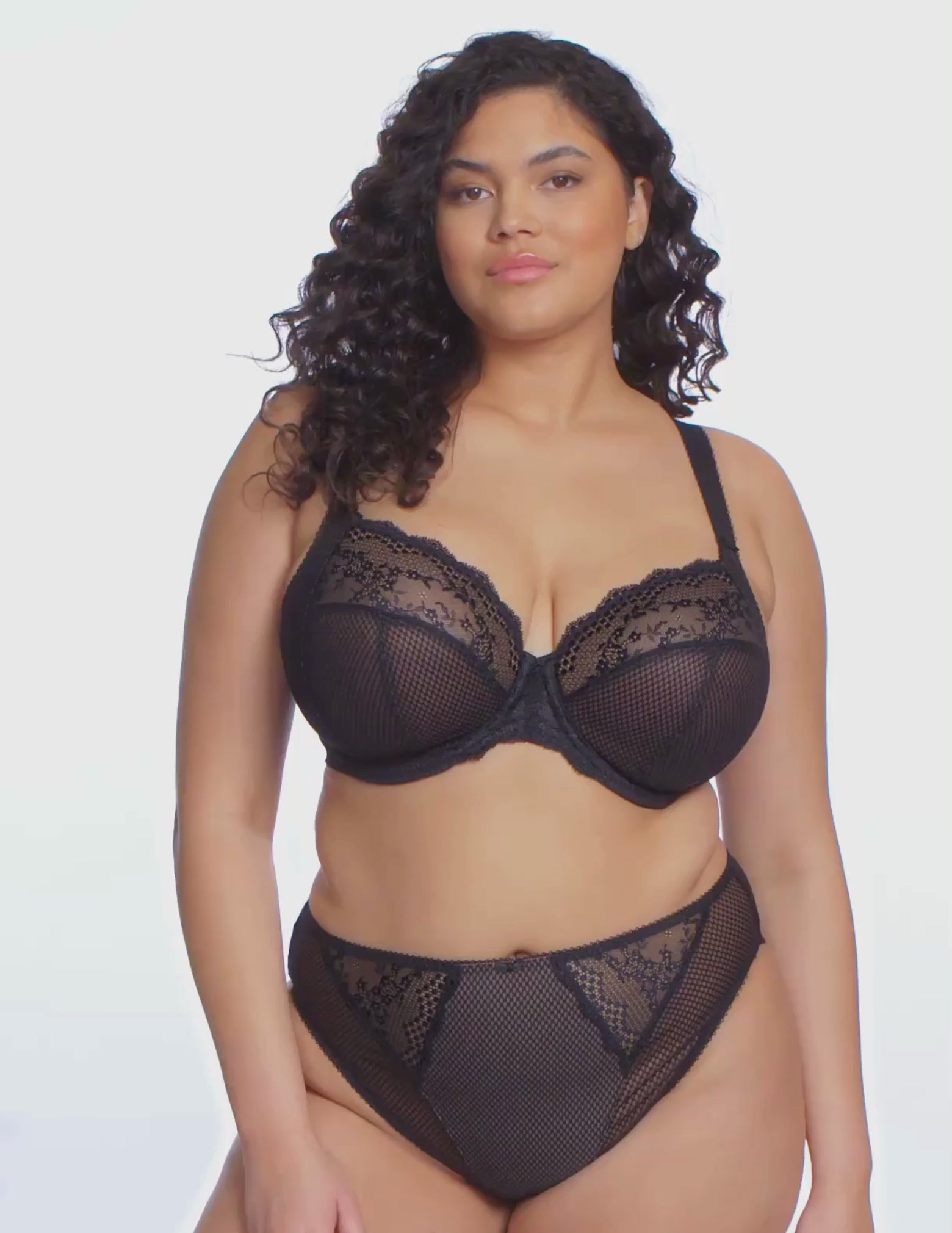 Load video: Charley Stretch Plunge Bra