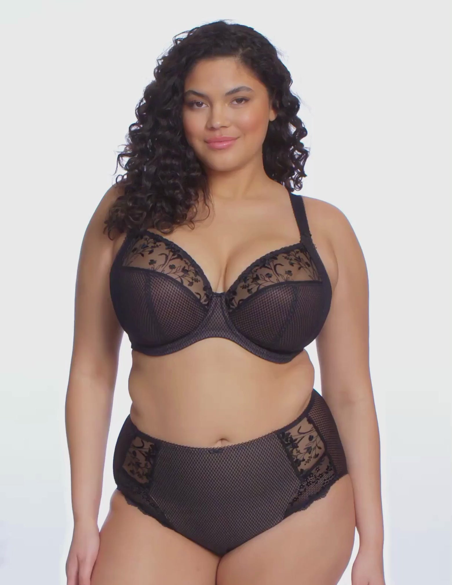 Load video: Charley Stretch Plunge Bra