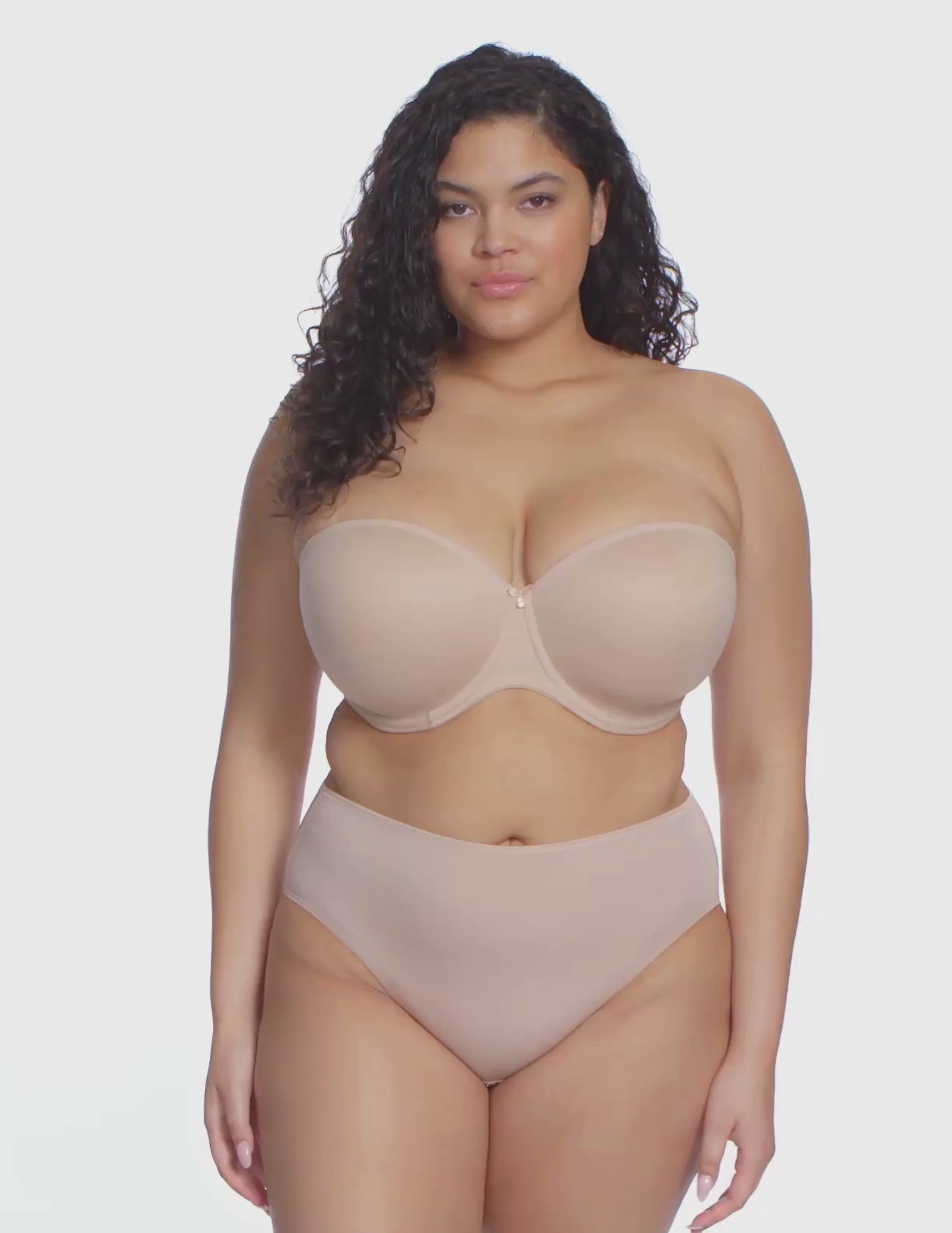 Load video: Smooth Underwire Convertible Strapless Bra