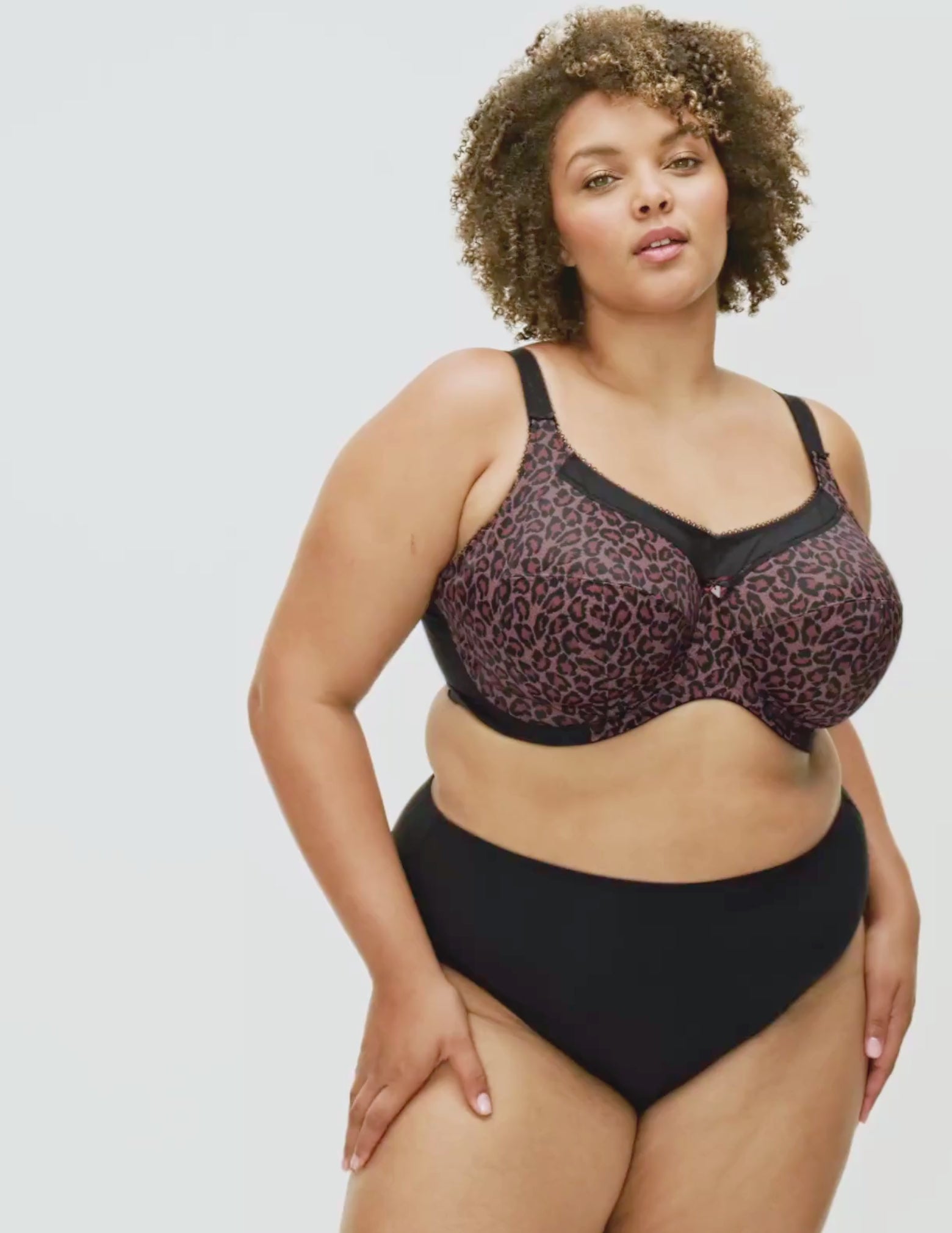 Load video: Kayla Underwire Full Coverage Bra