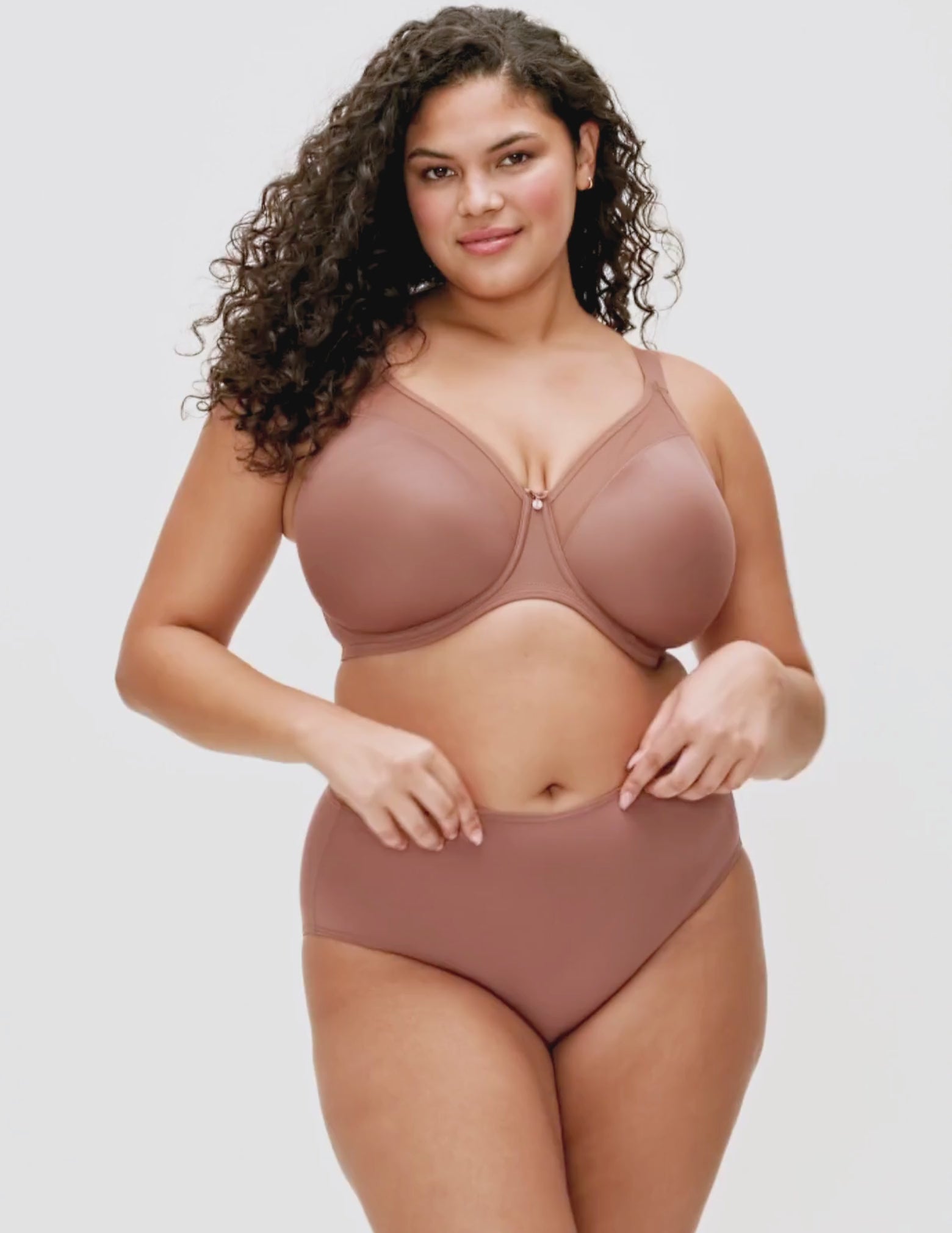 Load video: Smooth Underwire Non Padded Molded Bra