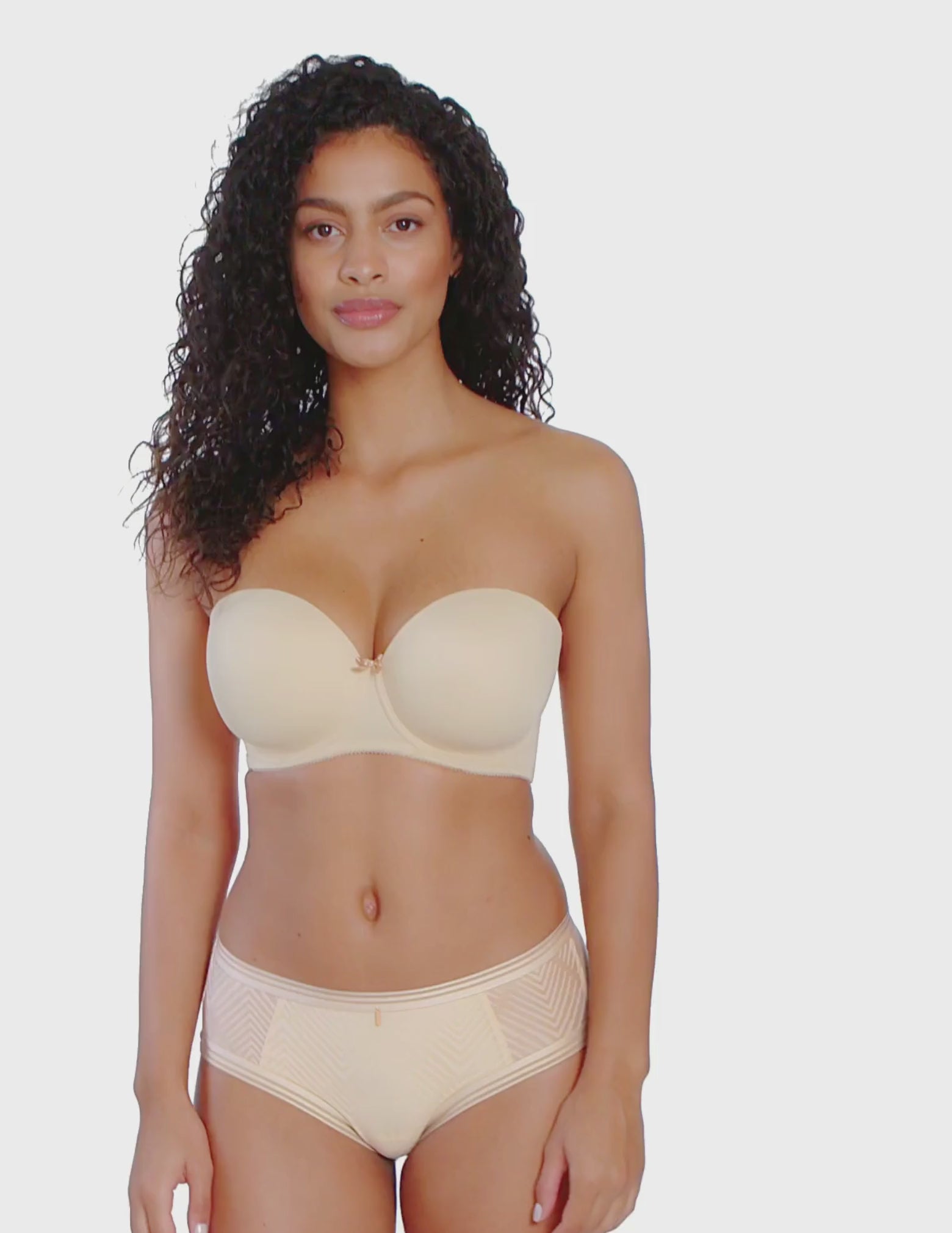 Load video: Deco Underwire Molded Strapless Bra