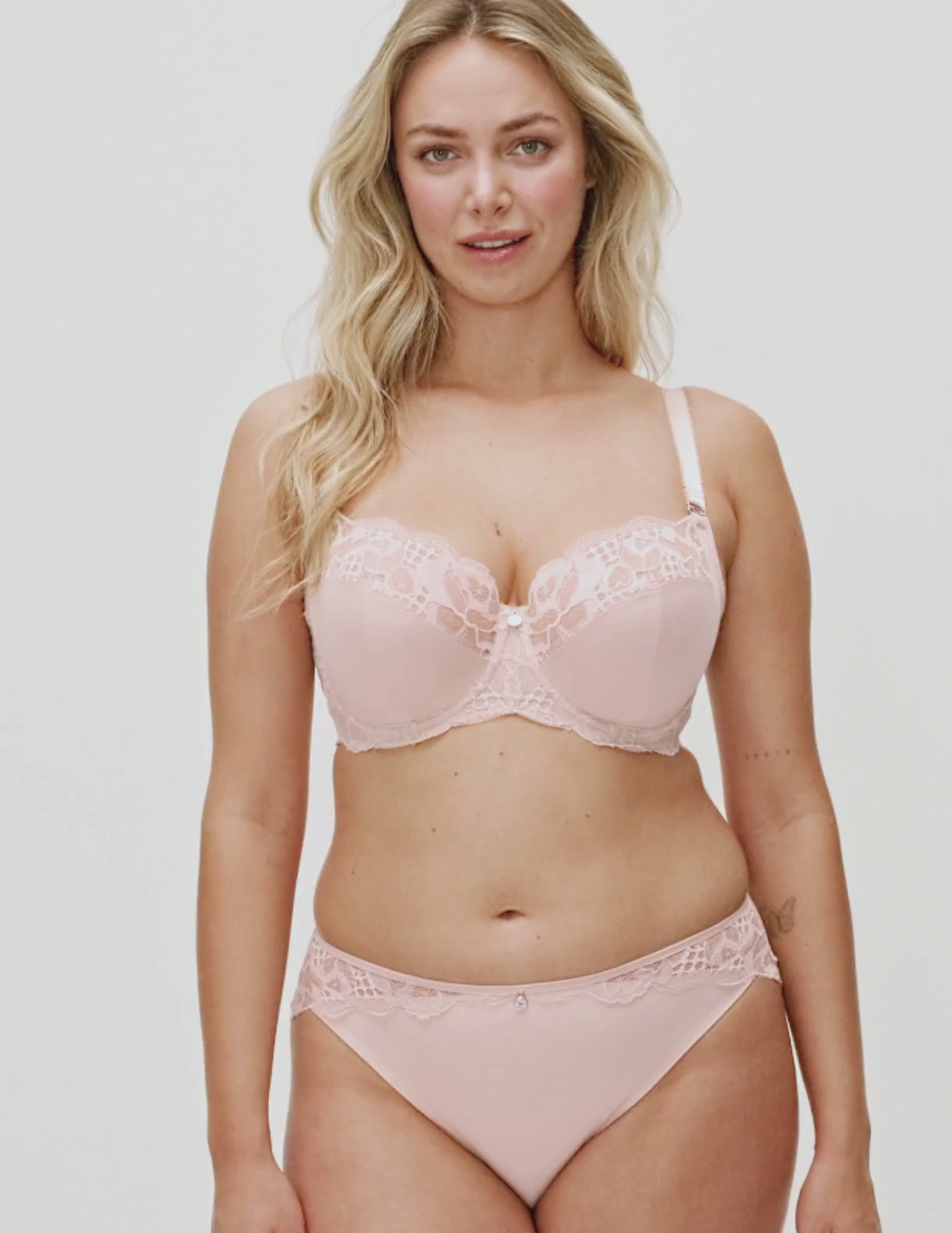 Load video: Reflect Underwire Side Support Bra