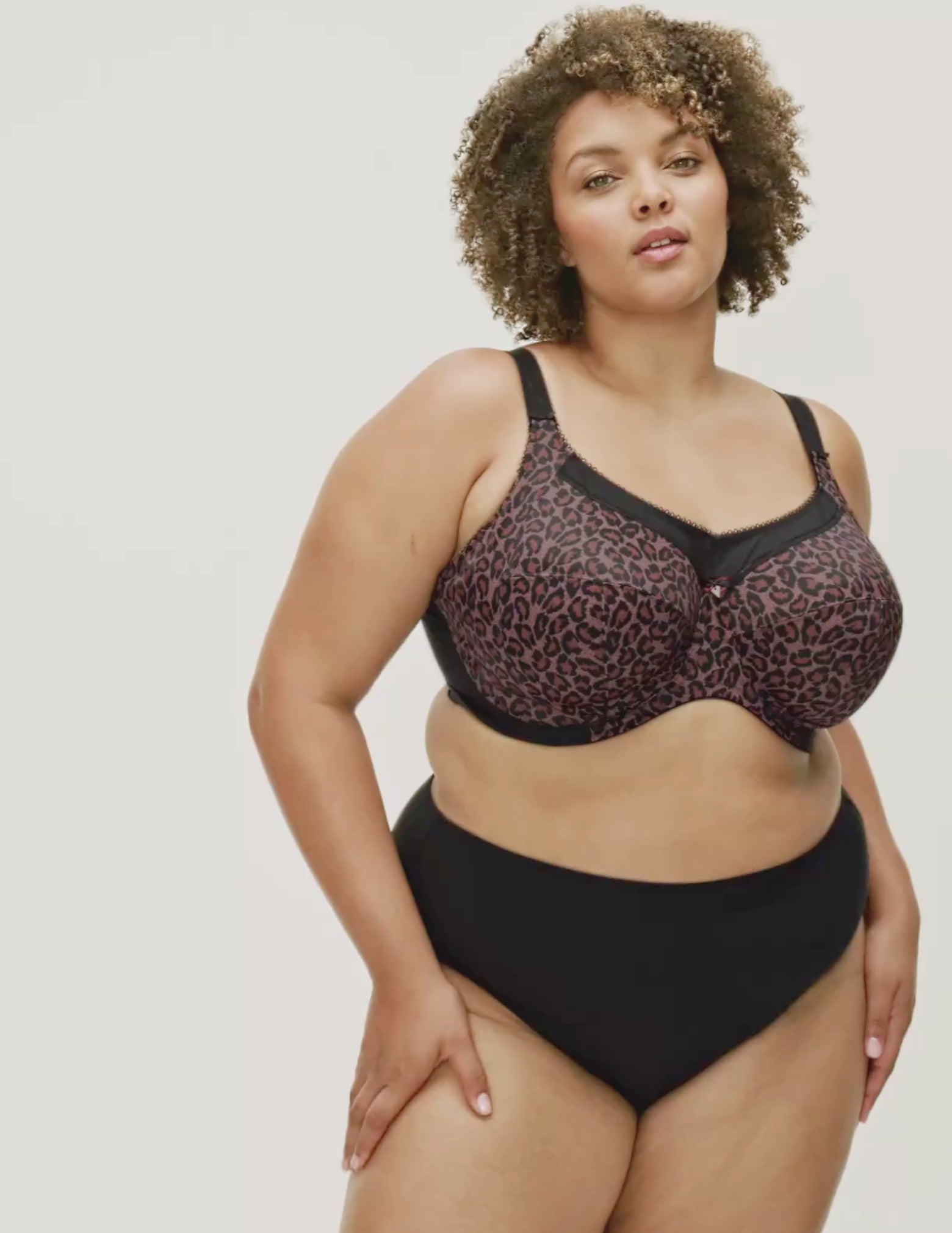 Load video: Kayla Underwire Full Coverage Bra