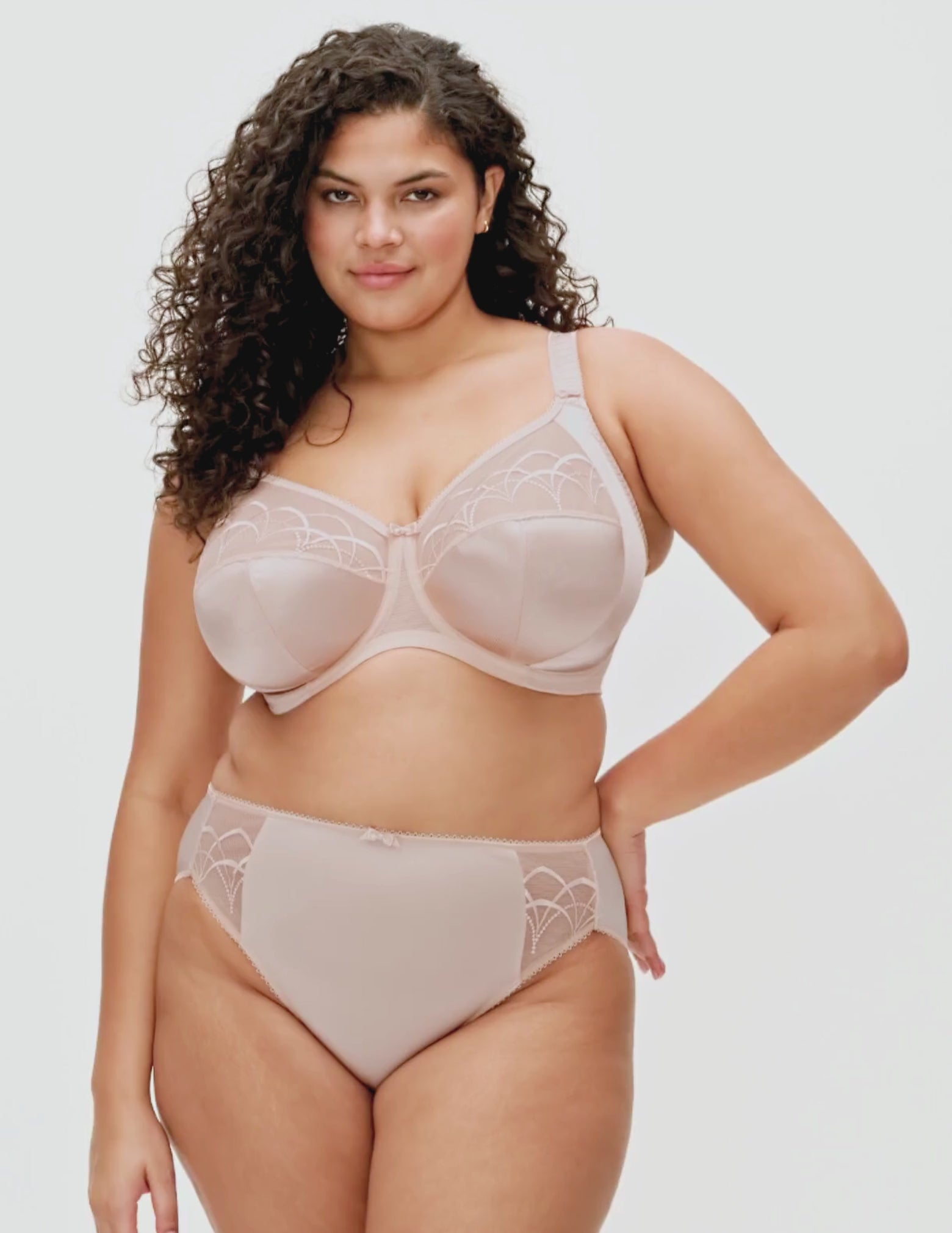Load video: Cate Underwire Full Coverage Bra