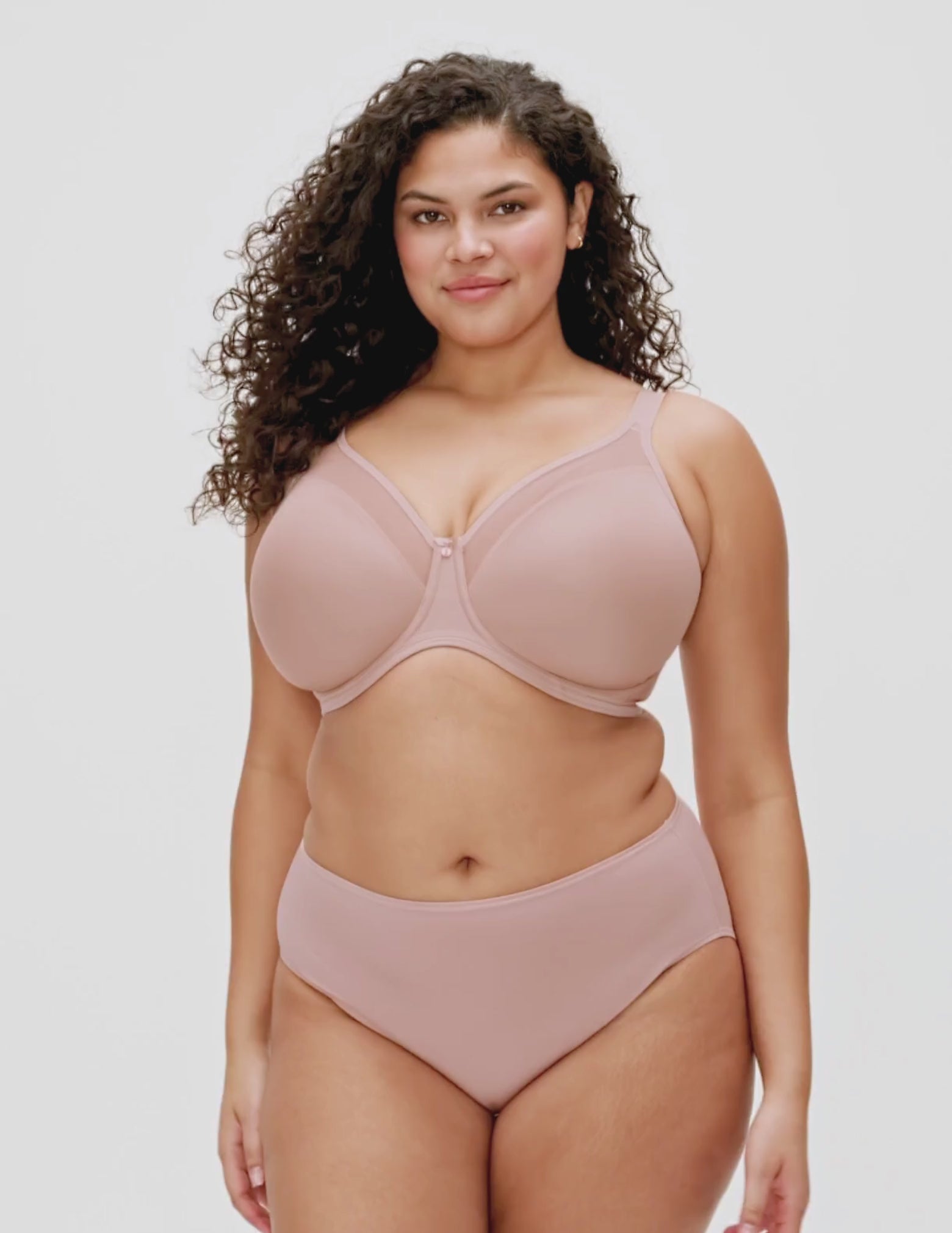 Load video: Smooth Underwire Non Padded Molded Bra